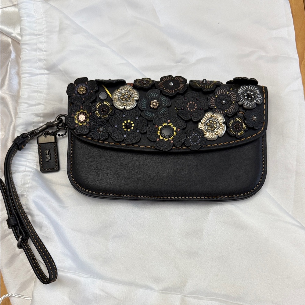 NWOT Coach Clutch With Tooled Tea Rose